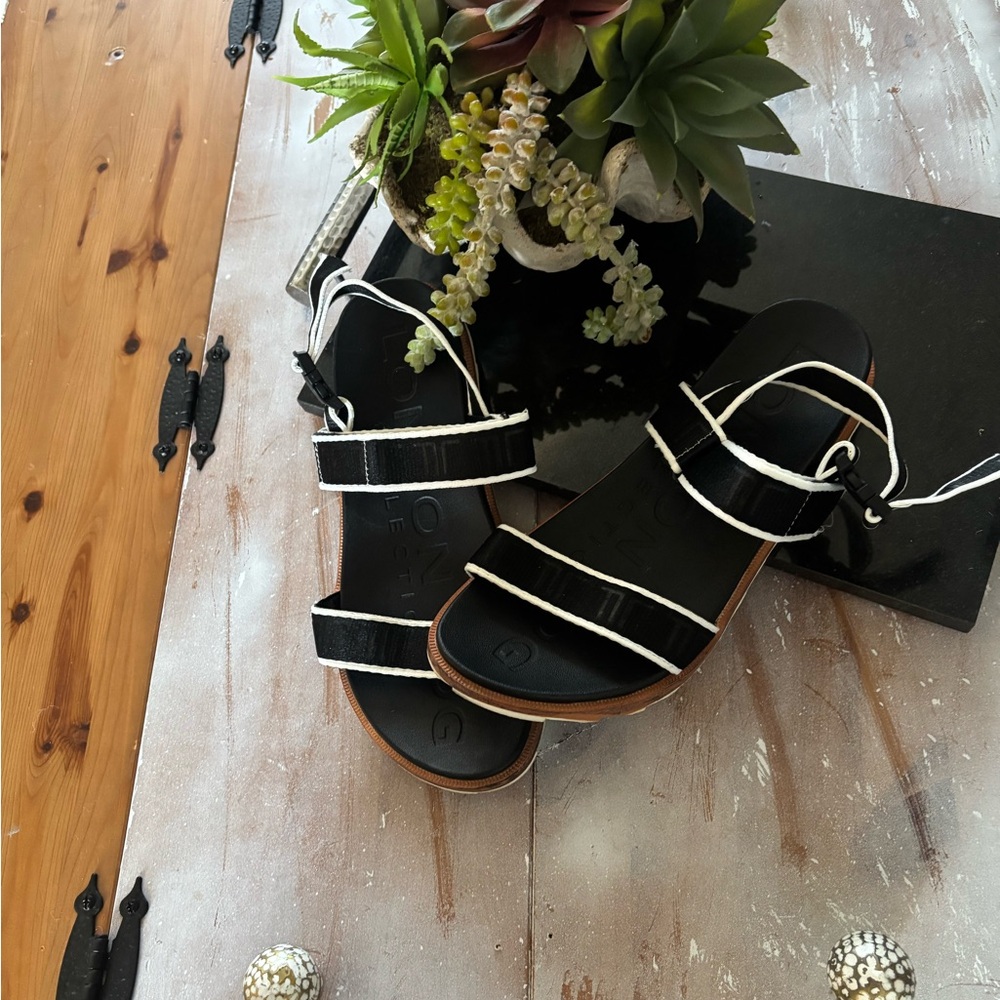 London Fog Black and White Sandals